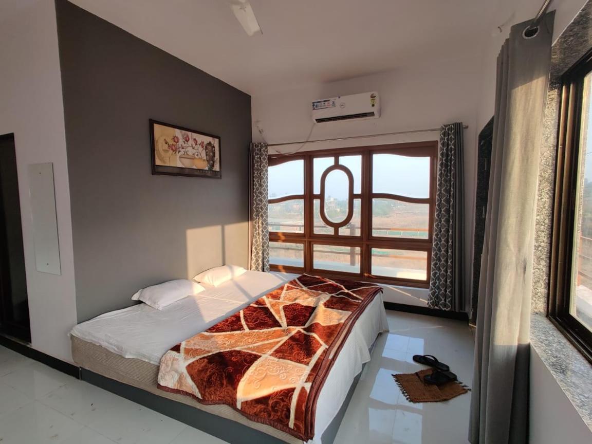 Sunshine Sea View Hotel Alībāg Exterior foto
